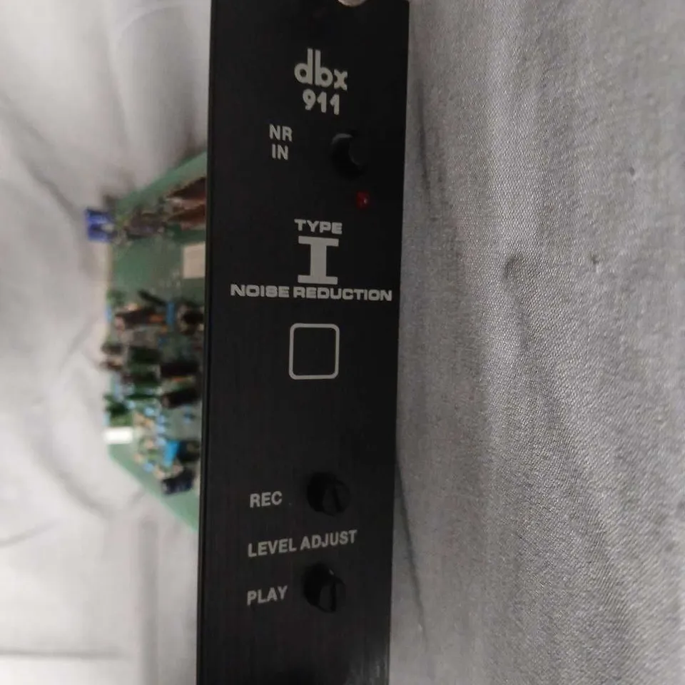 DBX 911 TYPE I NOISE REDUCTION UNIT 