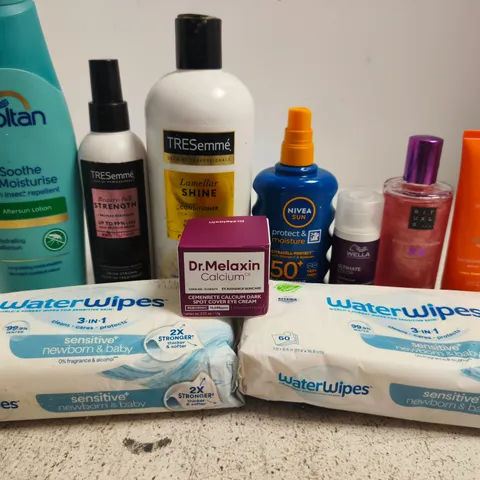 APPROX 12 ASSORTED BEAUTY PRODUCTS TO INCLUDE TRESEMME CONDITIONER, NIVEA SUN CREAM, RITUALS... BODY OIL, ETC
