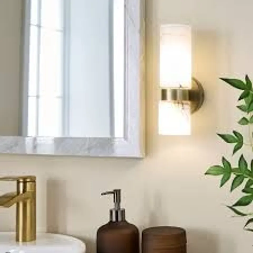 BOXED HOTEL KIMPTON ALABASTER BATHROOM LINEAR WALL LIGHT