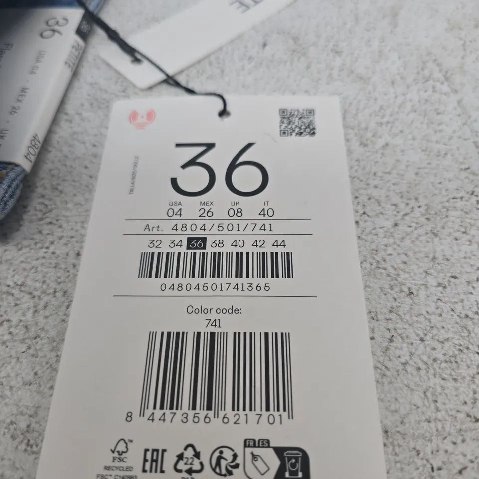 STRADIVARIUS D74 FLARE HIGH WAIST JEANS – UK 8 (EU 36)
