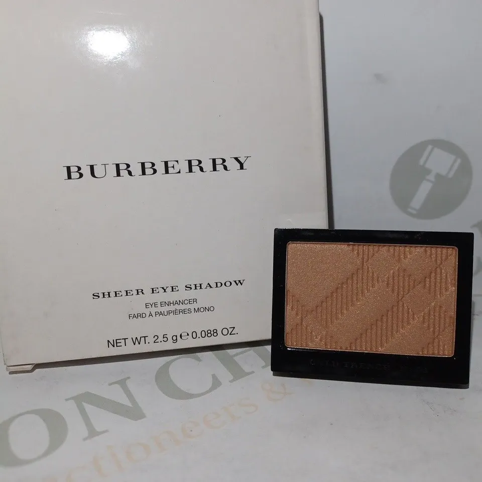 LOT OF APPROX 12 BURBERRY SHEER EYE SHADOW - 04 GOLD TRENCH 