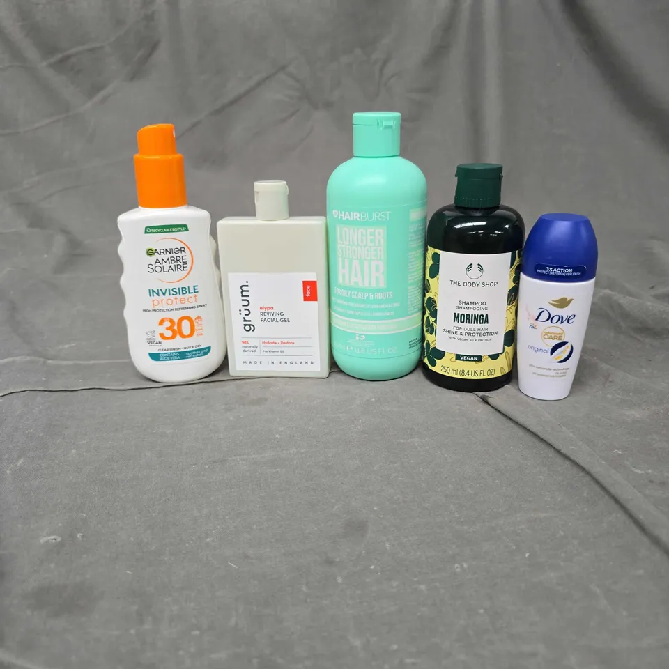 APPROXIMATELY 20 ASSORTED HEALTH & BEAUTY PRODUCTS TO INCLUDE DOVE ROLL ON, GARNIER AMBRE SOLAIRE AND THE BODY SHOP SHAMPOO