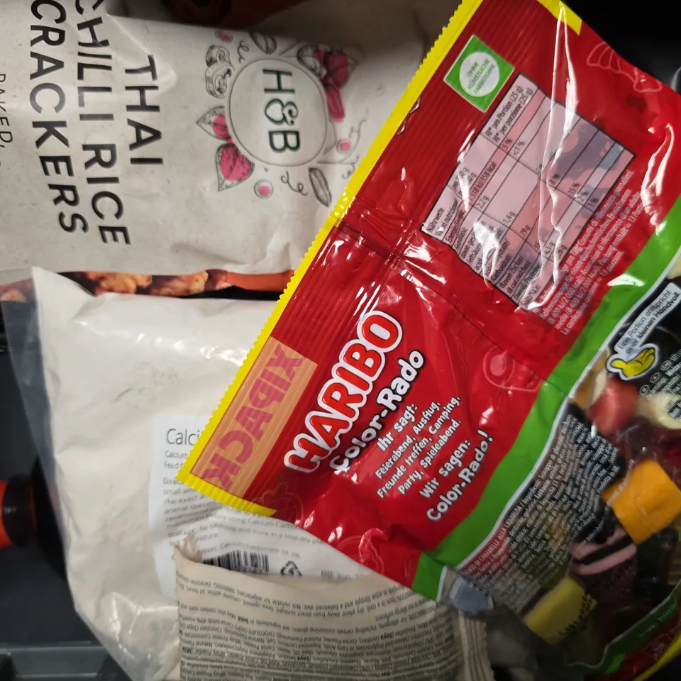 APPROXIMATELY 6 ASSORTED FOOD & DRINK ITEMS TO INCLUDE - GRIND HOUSE BLEND , MATCHA FUEL ZERNERGY , RAVE MEXICO TERRUNO NAYARITA ETC