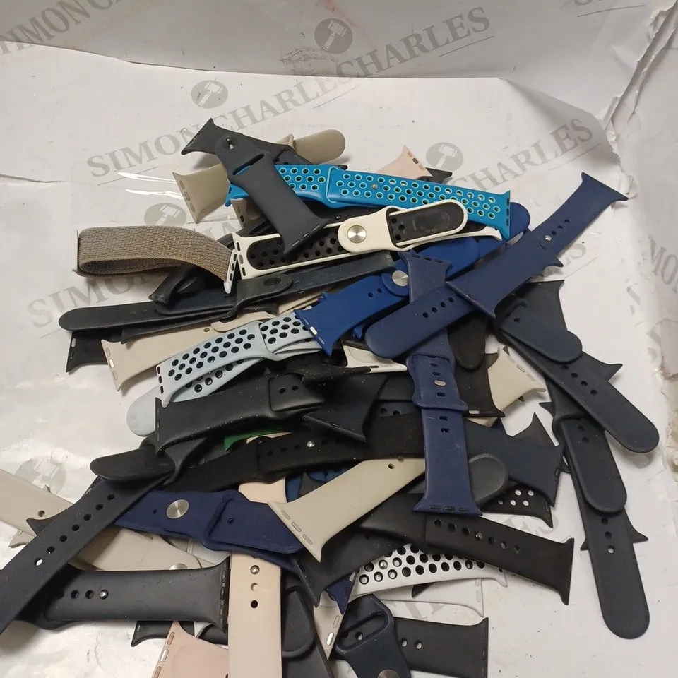 APPROXIMATELY 30 ASSORTED LOOSE SMART WATCH STRAPS IN VARIOUS DESIGNS & SIZES