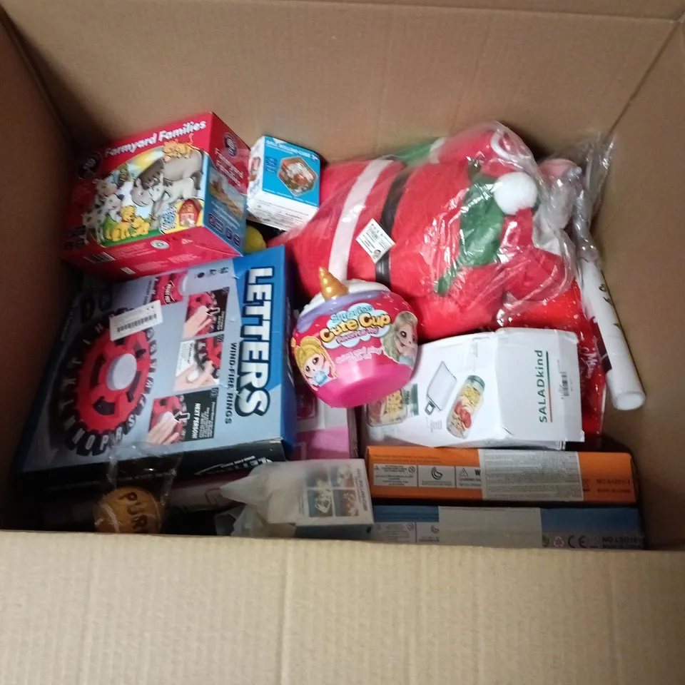 LOT OF APPROXIMATELY 30 ASSORTED CHILDREN'S TOYS AND GAMES