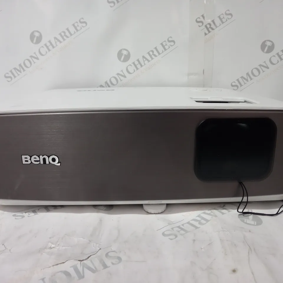 BOXED BENQ W2700 HOME CINEMA PROJECTOR 