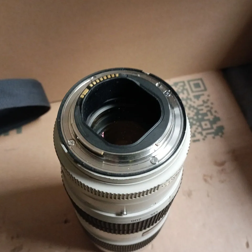 CANON ULTRASONIC EF 70-200MM F/2.8 L TELEPHOTO ZOOM LENS – WITH CASE