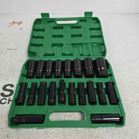 SOCKET SET IN GREEN CASE