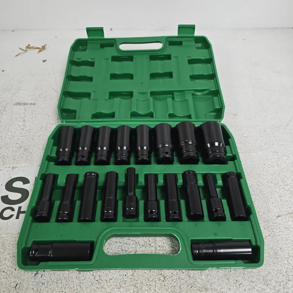 SOCKET SET IN GREEN CASE