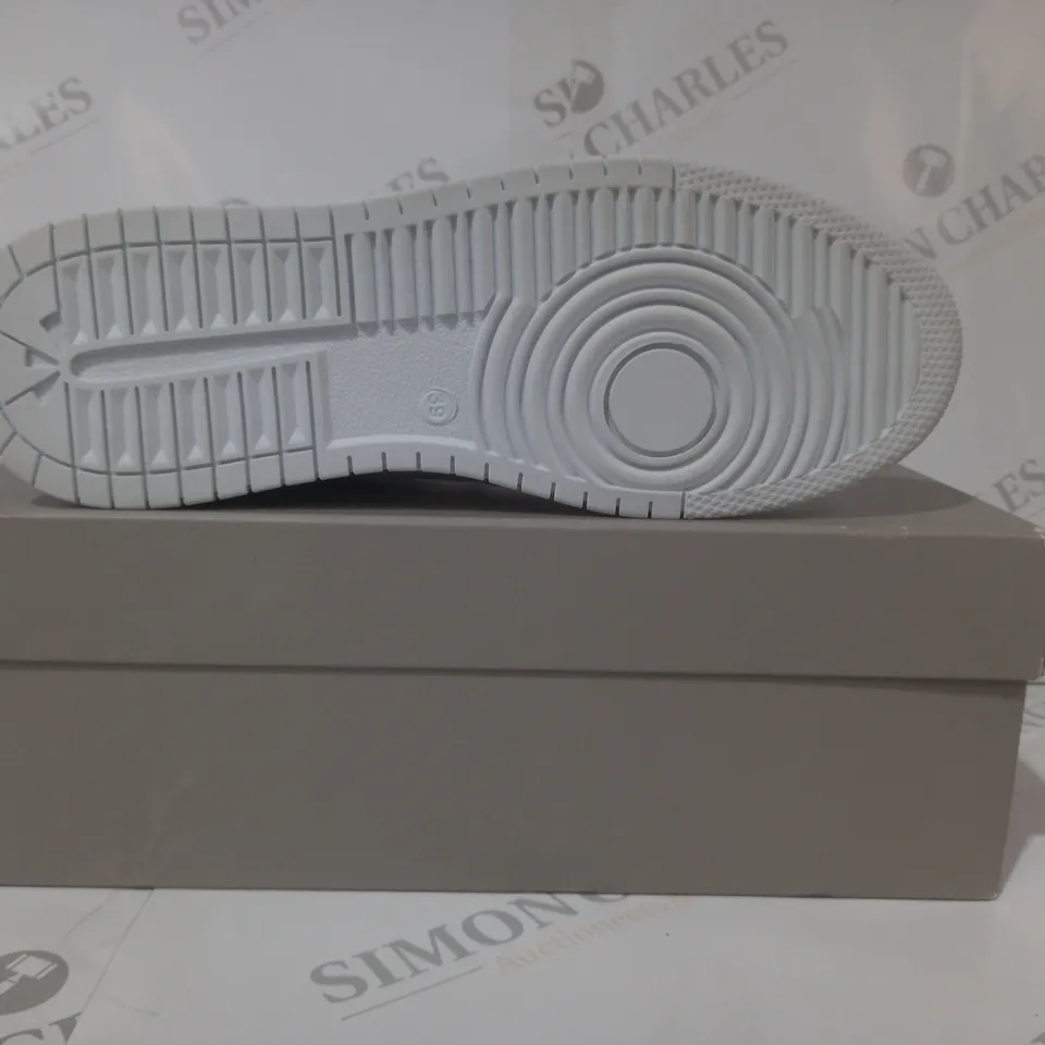BOXED PAIR OF JIGSAW SHOES IN WHITE UK SIZE 6
