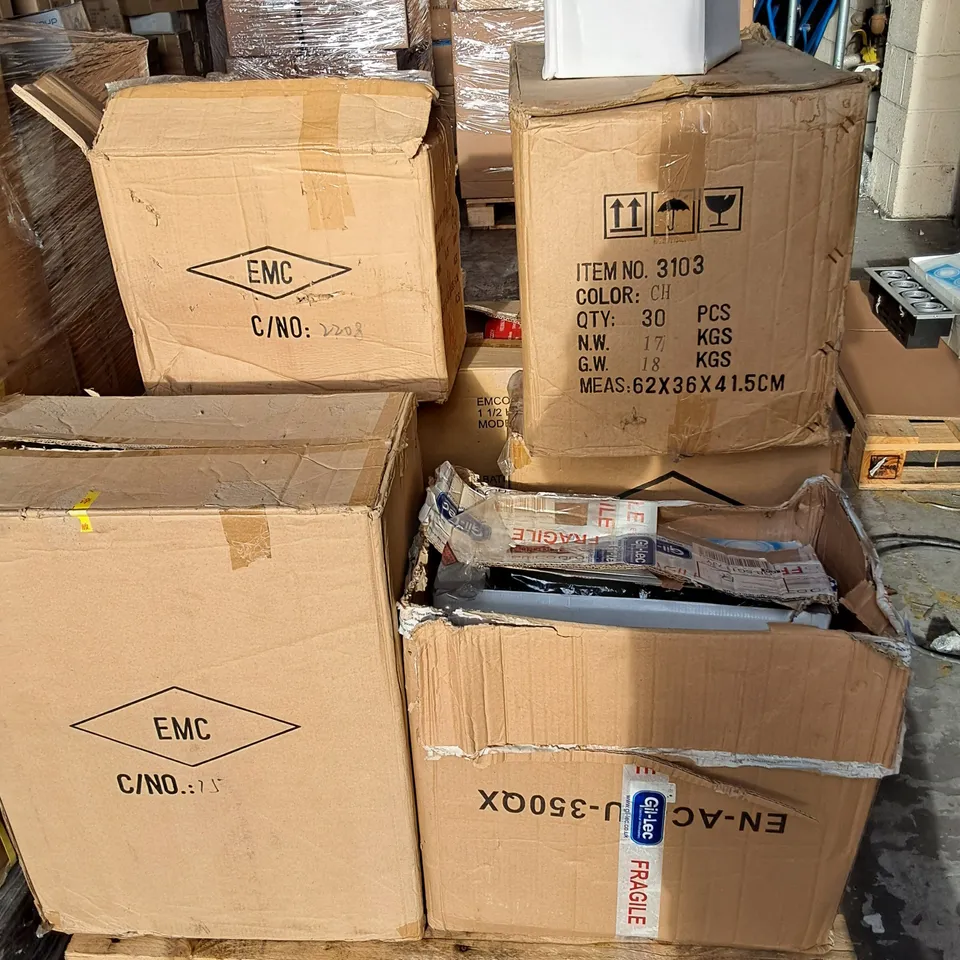 PALLET CONTAINING 13 MULTIPACK BOXES OF ASSORTED LIGHTING ITEMS INCLUDES ASSORTED EMCOLITE DOWNLIGHTS