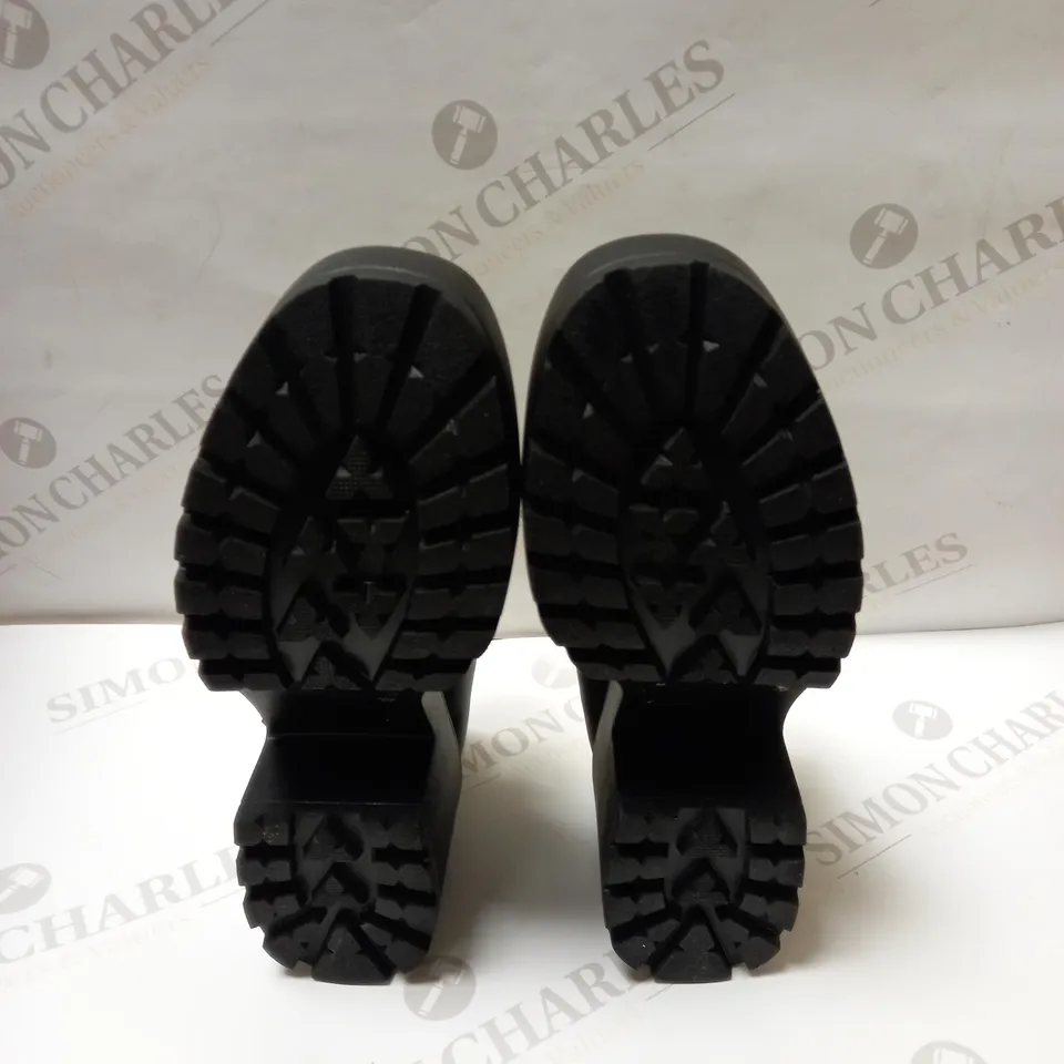 DESIGNER KOI VEGAN PLATFORM SHOES SIZE 4