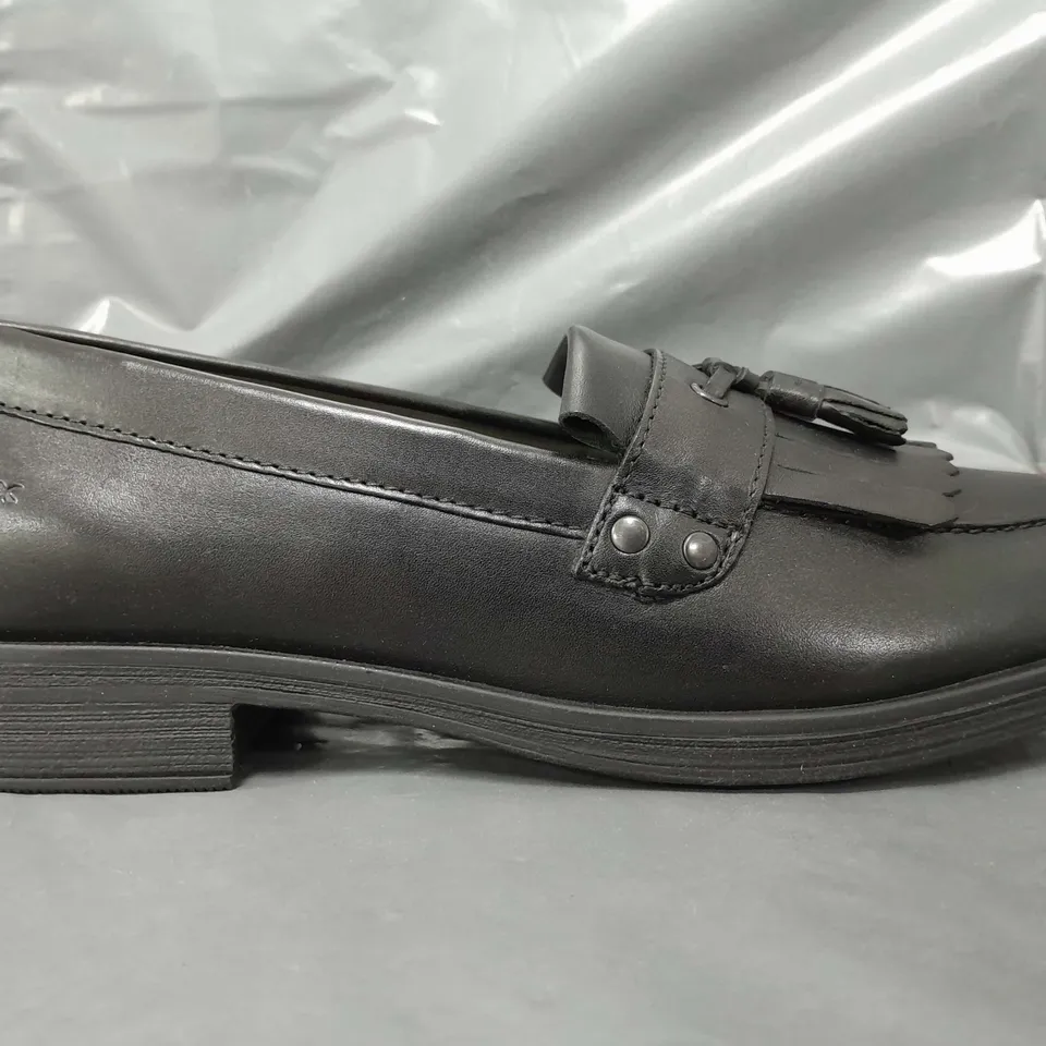 BOXED PAIR OF GEOX LOAFERS IN BLACK UK SIZE 5
