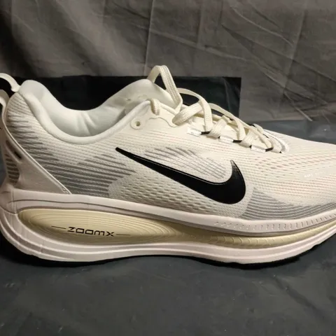 UNBOXED PAIR OF NIKE ZOOMX RUNNING SHOES – UK SIZE 8.5