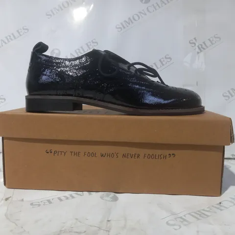 BOXED PAIR OF WHITE STUFF THISTLE PATENT LACE UP SHOES IN BLACK UK SIZE 6.5
