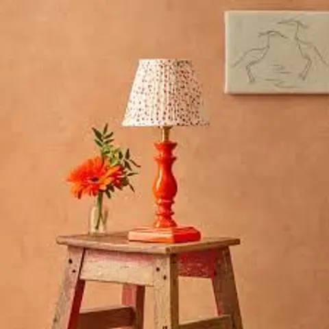 BOXED WILMA TABLE LAMP - RED