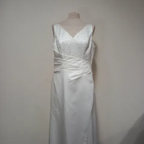 EMILY FOX WHITE & SEQUIN DRESS - SIZE 14