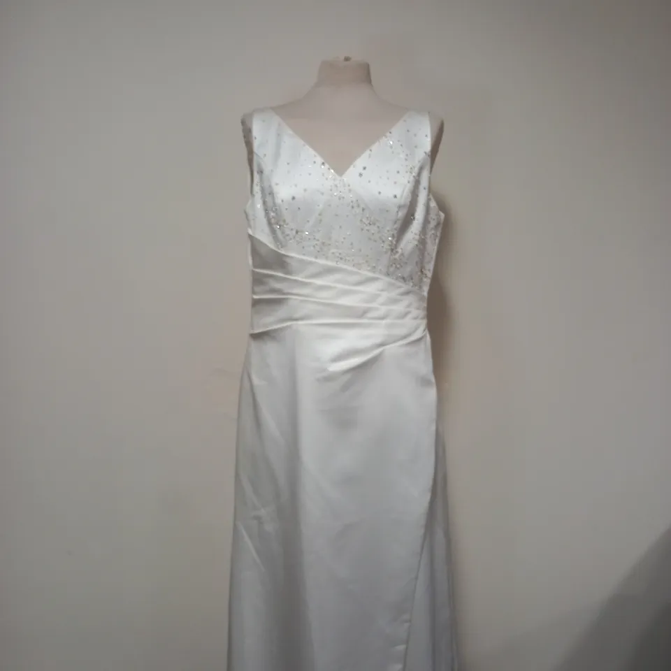 EMILY FOX WHITE & SEQUIN DRESS - SIZE 14