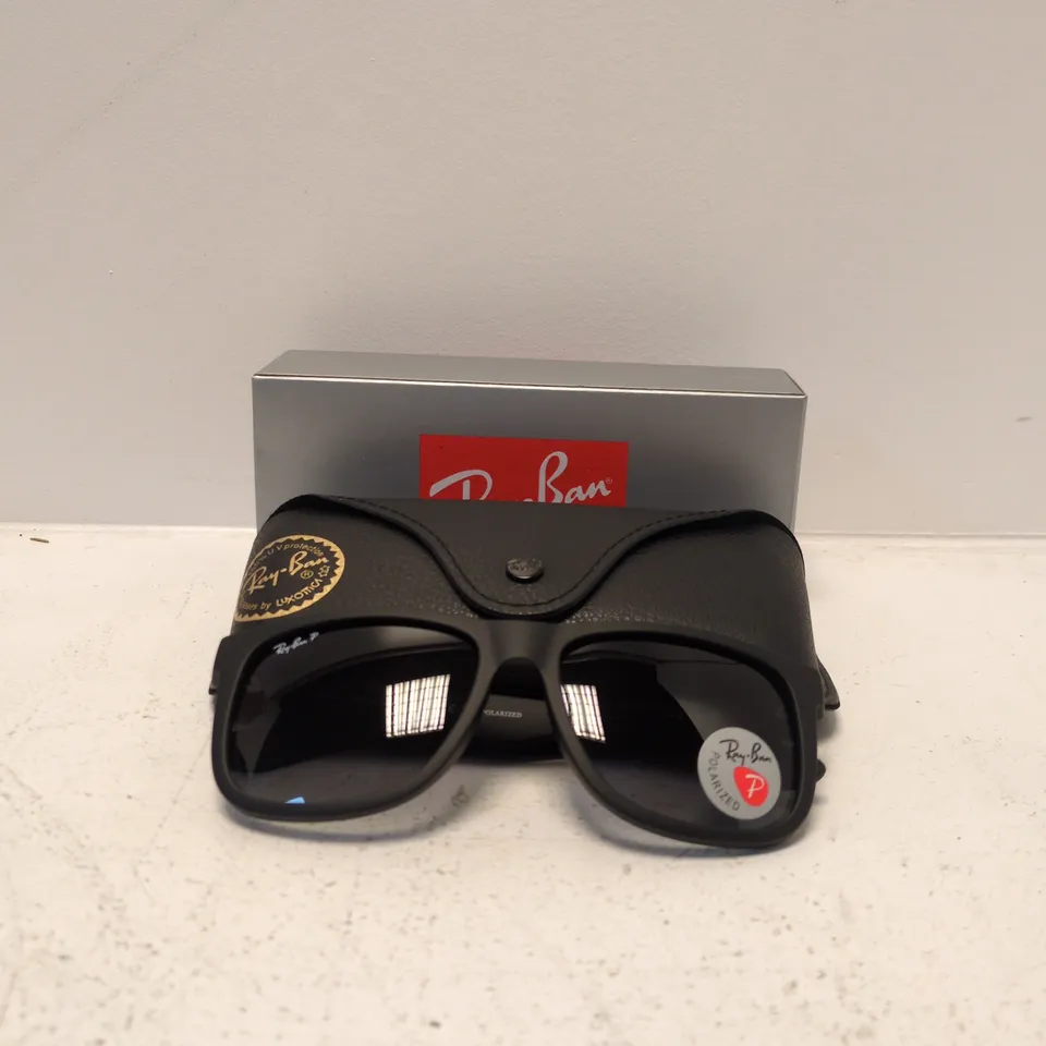RAY-BAN SUNGLASSES – BLACK, WITH CASE AND BOX