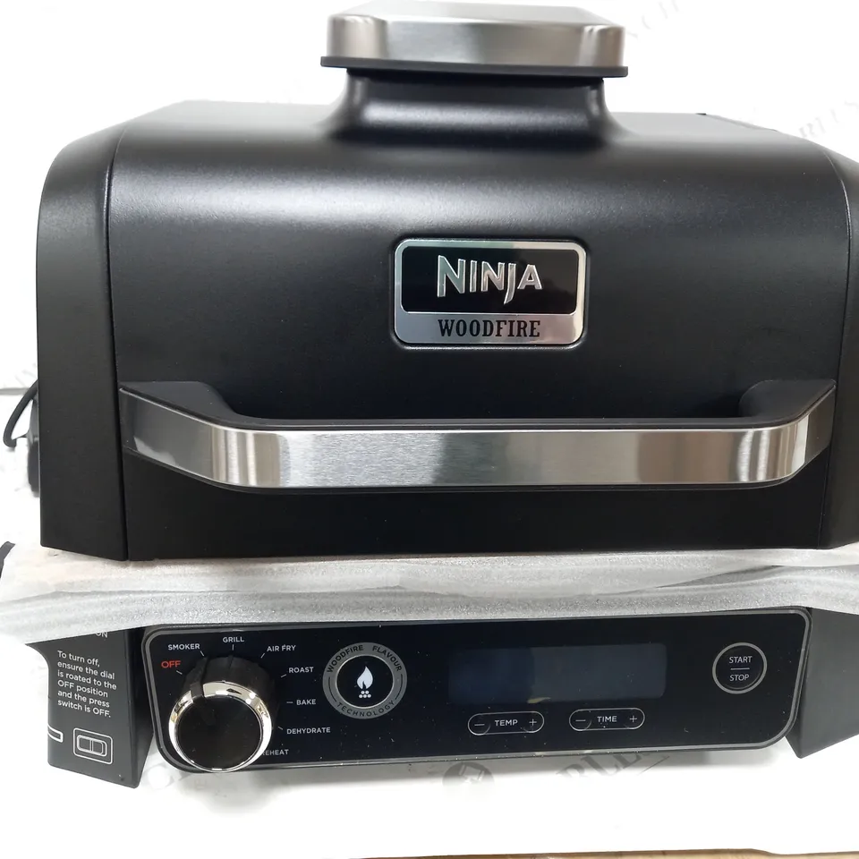 BOXED NINJA WOODFIRE ELECTRIC BBQ GRILL & SMOKER OG701UKQ