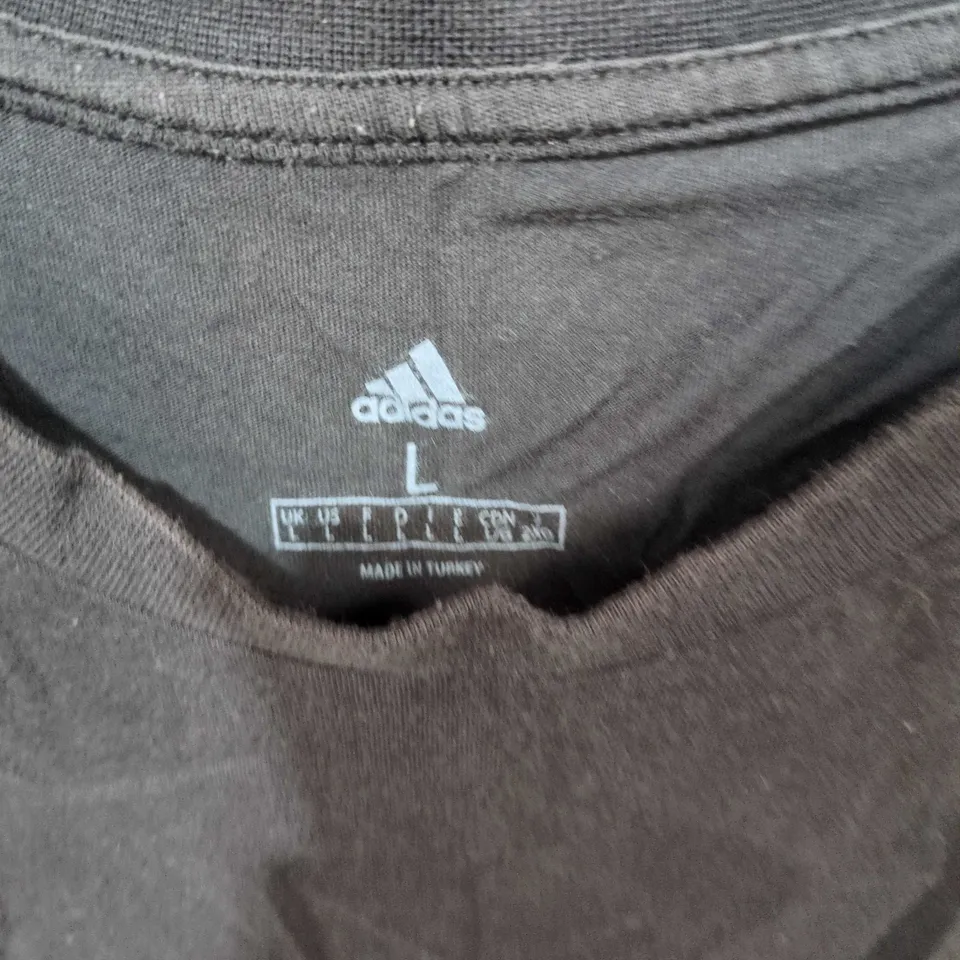 ADIDAS BLACK T-SHIRT WITH WHITE STRIPES – SIZE L