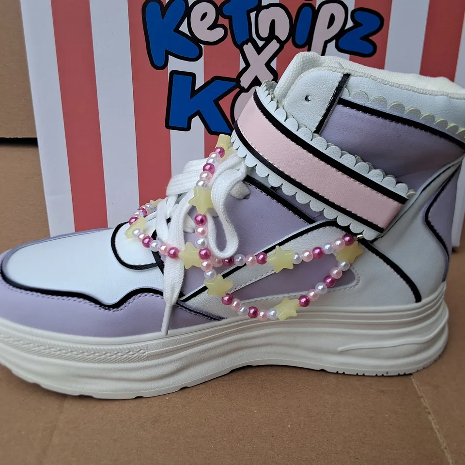 BRAND NEW BOXED KOI KETNIPZ UR A STAR HI-TOP TRAINERS IN PURPLE/WHITE - UK 7