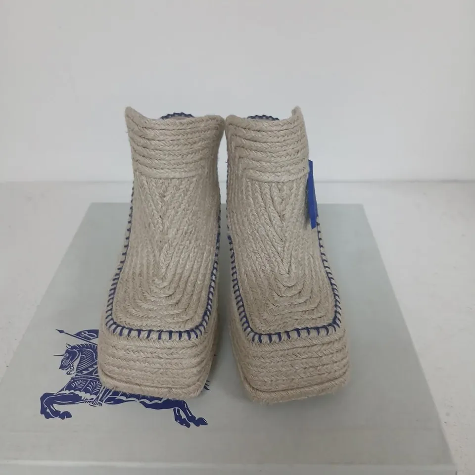 BURBERRY HEELED ESPADRILLE – NATURAL ROPE, UK 8 (EU 41)