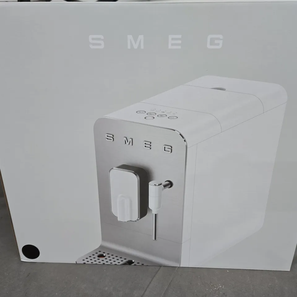 BOXED SMEG BEAN TO CUP COFFEE MACHINE 