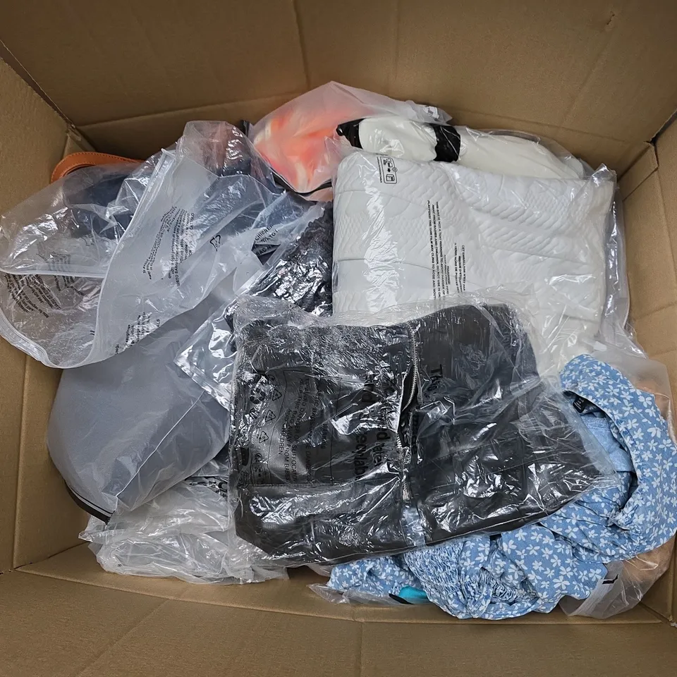 APPROXIMATELY 35 ASSORTED CLOTHING ITEMS IN VARIOUS SIZES, STYLES & COLOURS TO INCLUDE SWEATERS, TOPS, JACKETS, ETC - COLLECTION ONLY