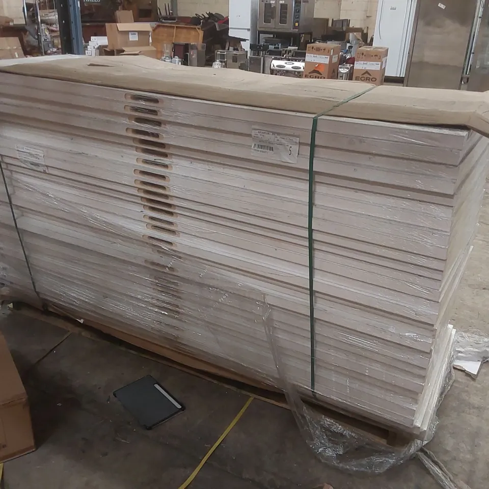 PALLET CONTAINING A VERY LARGE QUANTITY OF ASSORTED WOODEN INTERNAL DOORS 