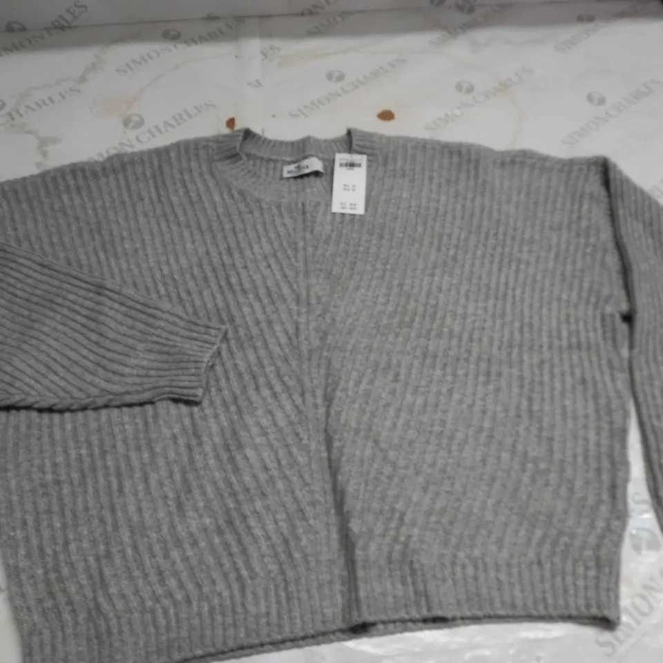 HOLLISTER GREY CREW JUMPER - LARGE