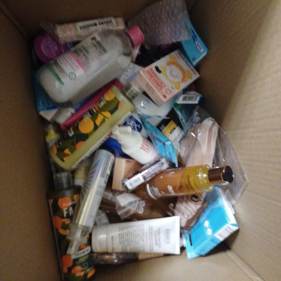 BOX OF APPROXIMATELY 20 ASSORTED ITEMS TO INCLUDE SKINACTIVE CLEANSER, SANCTUARY SHOWER OIL, REVOLUTION BLUSHER ETC