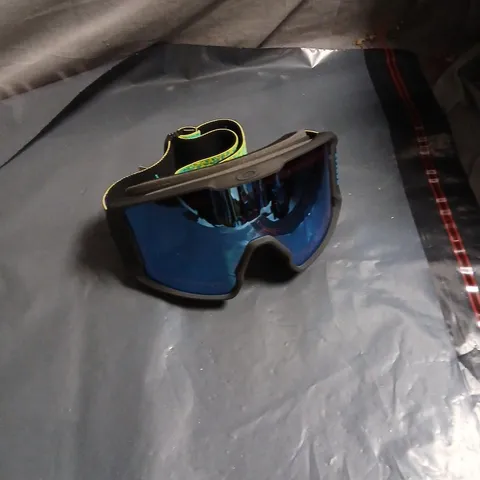 OAKLEY SKI GOGGLES WITH SOFT POUCH