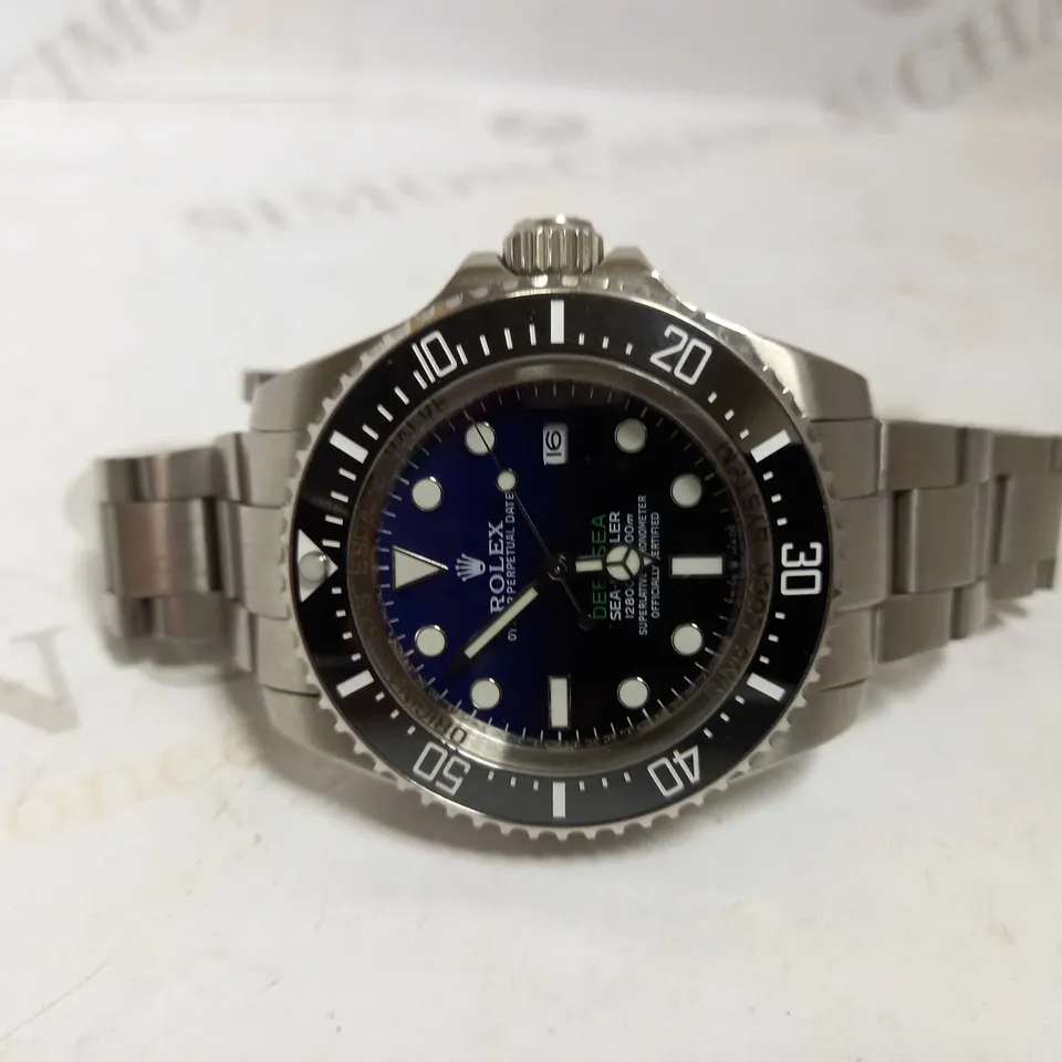 DESIGNER NOVELTY STYLE BRACELET WATCH