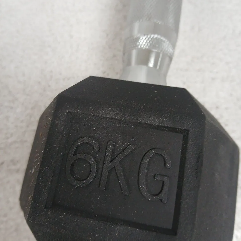 DUMBBELL – 6KG HEX RUBBER-COATED WITH KNURLED HANDLE