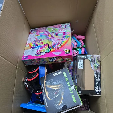 BOX OF APPROXIMATELY 10 ASSORTED TOYS INCLUDING UNICORN DASH , STUNT TRACKS AND FLIP CAR