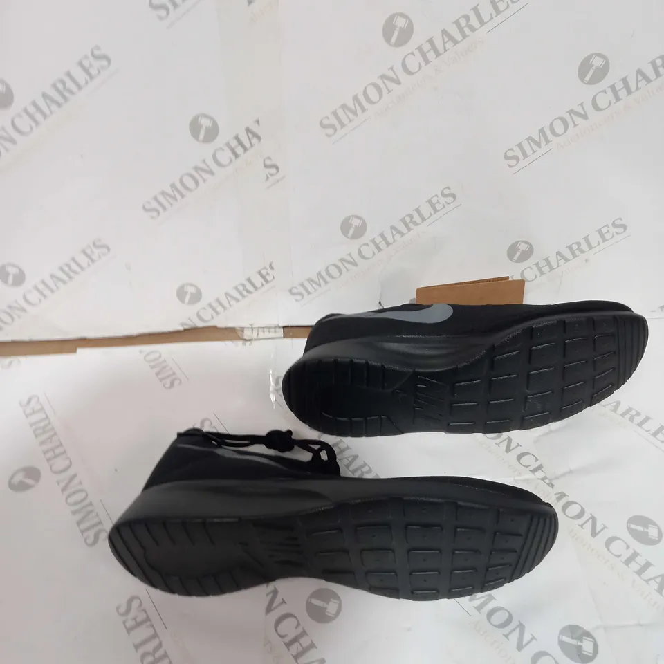 UNBOXED PAIR OF NIKE BLACK TRAINERS SIZE UK 9 