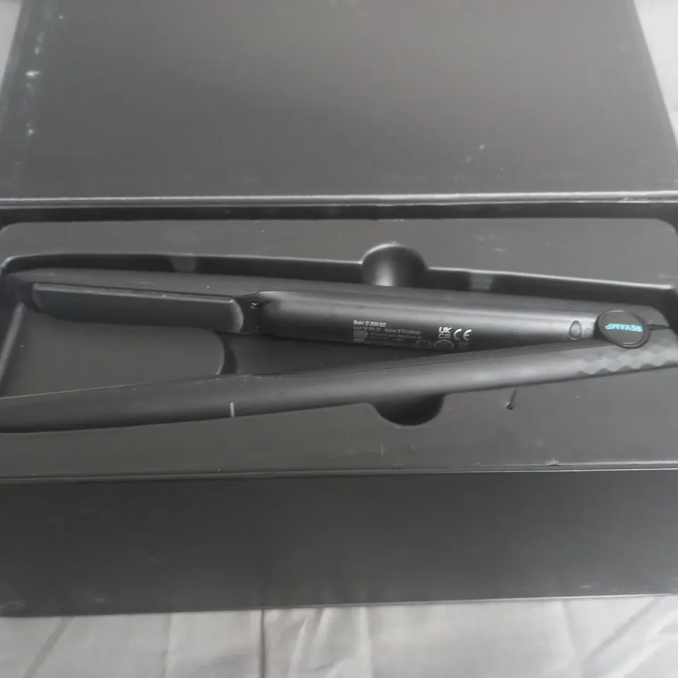 BOXED REVAMP LIBERATE CORDLESS CERAMIC STRAIGHTENERS