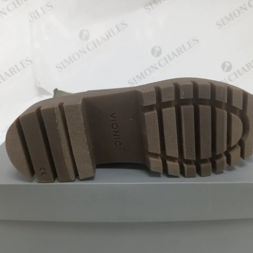 BOXED VOINIC KARSEN AMK BOOTS IN KHAKI - SIZE 6