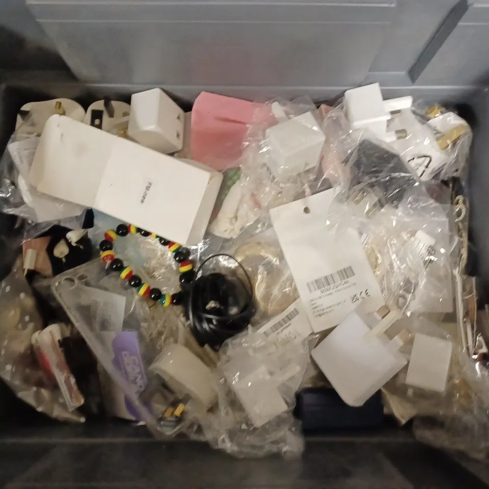 BOX OF APPROX ITEMS INCLUDING PHONE CASES, WIRED EARBUDS AND ASSORTED CABLES