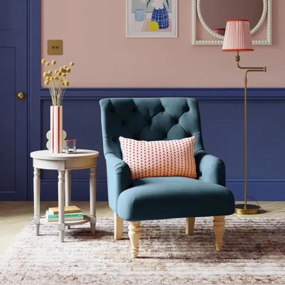 BOXED ARIANNA BUTTON BACK ACCENT CHAIR - NAVY (1 BOX)
