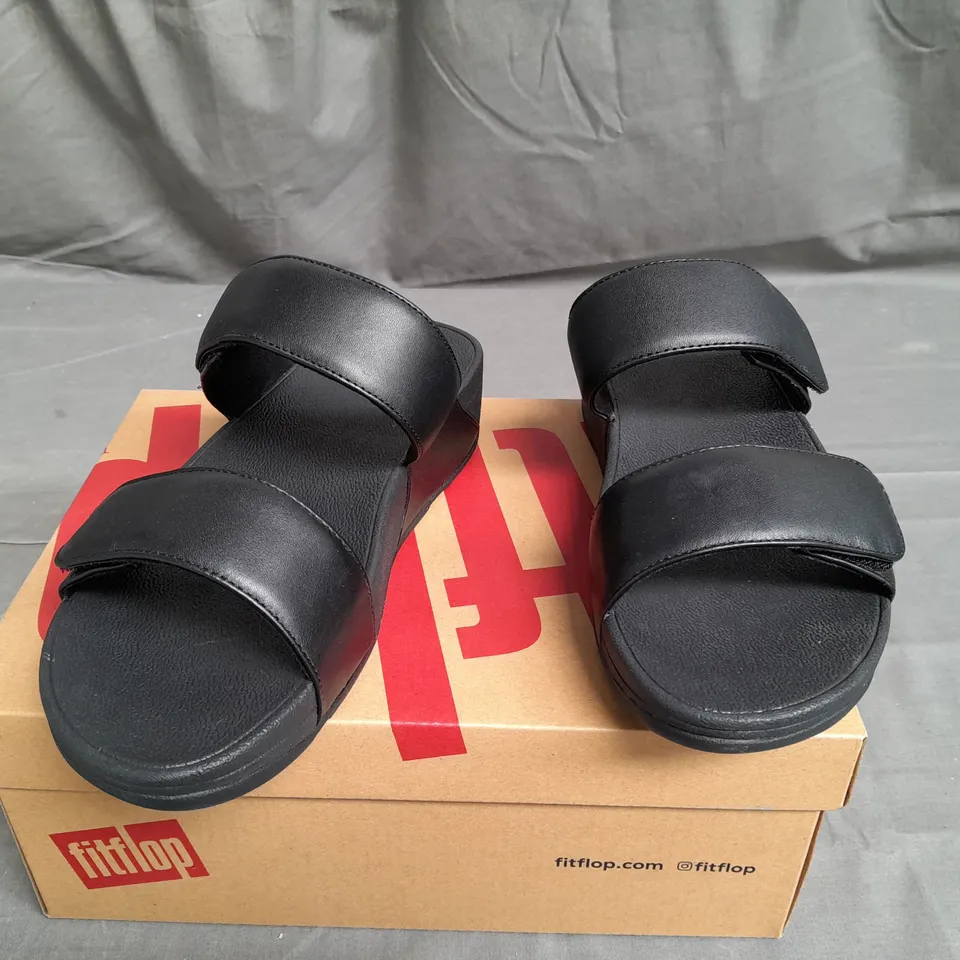 BOXED PAIR OF FITFLOP ADJUSTBALE LEATHER SLIDES SIZE UK 5