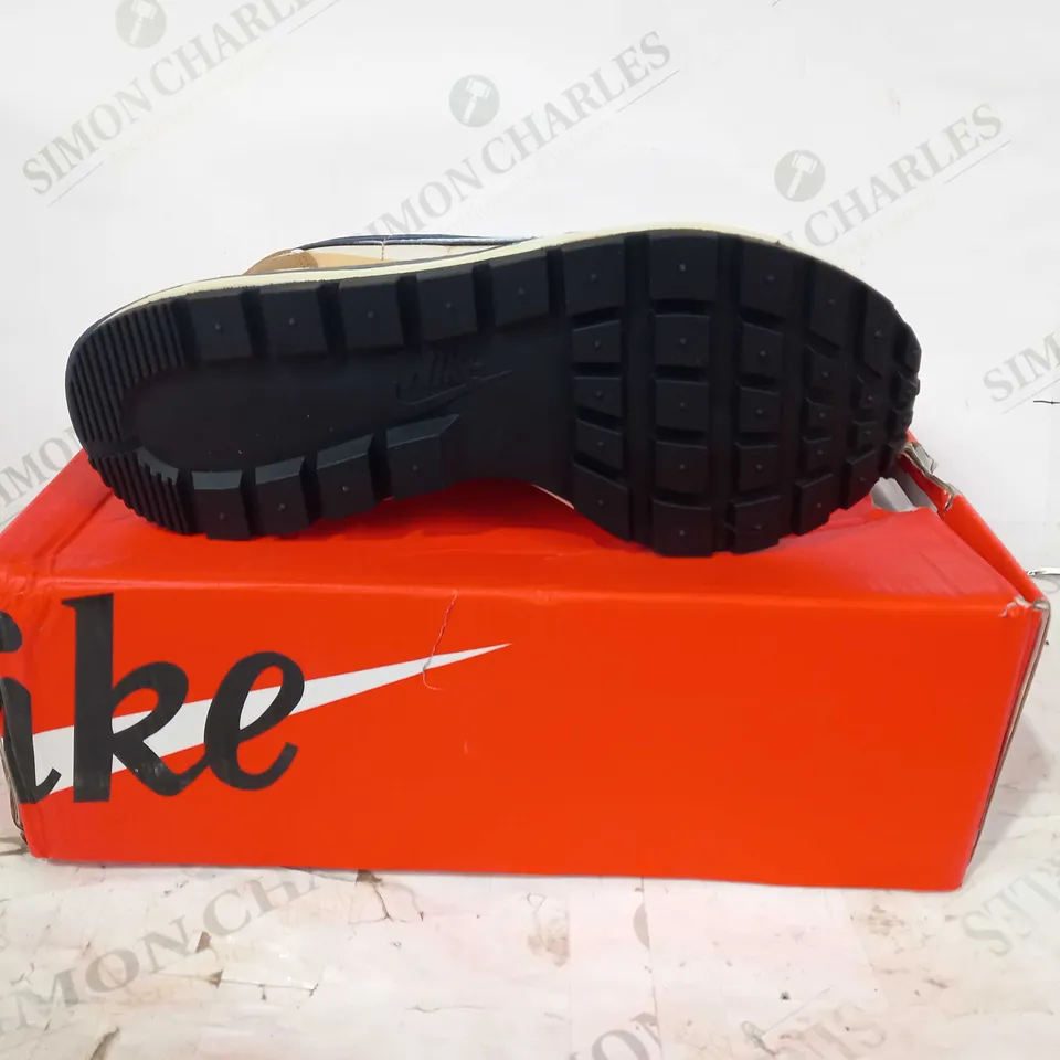 BOXED PAIR OF NIKE VAPORWAFFLE/SACAI SHOES IN TAN/BLUE/WHITE UK SIZE 5