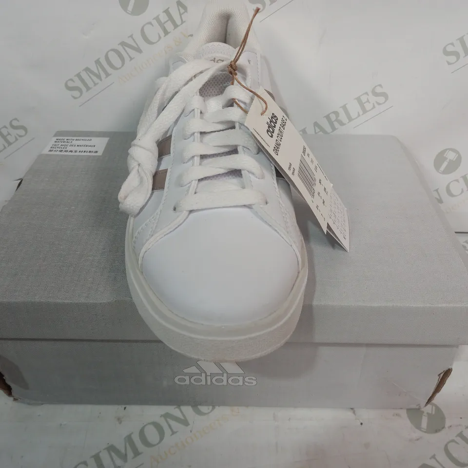 BOXED PAIR OF ADIDAS COURT BASE 2 SHOES IN WHITE/SILVER UK SIZE 5.5