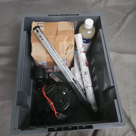 APPROXIMATELY 8 ASSORTED HOUSEHOLD ITEMS TO INCLUDE 7 DAY ELECTRONIC WALL SWITCH SECURITY TIMER, DIGESTA , COFFEE MUGS , ETC 