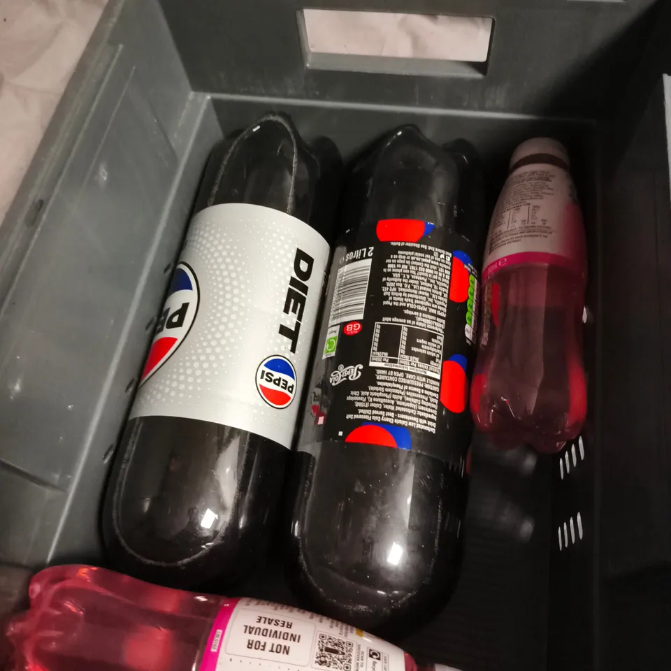 APPROXIMATELY 6 ASSORTED DRINKS INCLUDING HUEL STRAWBERRIES & CREAM , LUCOZADE ZERO SUGAR AND DIET PEPSI