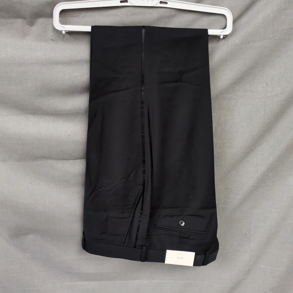 MOSS TAILORED FIT PERFORMANCE SUIT – BLACK, 42R&36L (JACKET & TROUSERS)