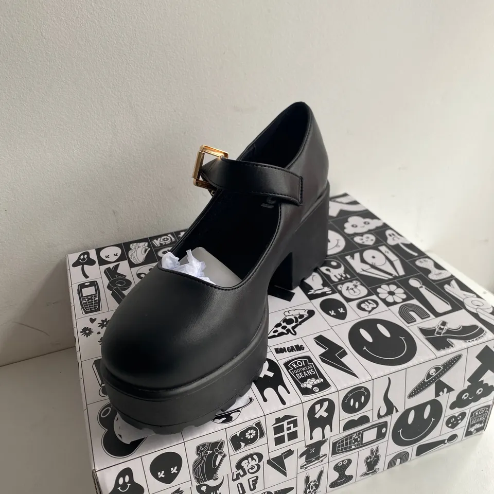 BOXED PAIR OF KOI TIRA MARYJANE SHOES SIZE 4