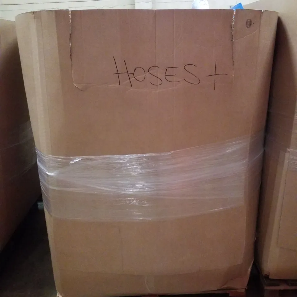 PALLET CONTAINING ASSORTED GARDEN HOSES & INFLATABLES