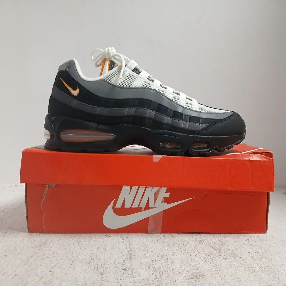 BOXED PAIR OF NIKE AIR MAX 95 BIG BUBBLE TRAINERS IN BLACK/GREY/WHITE SIZE UK 10